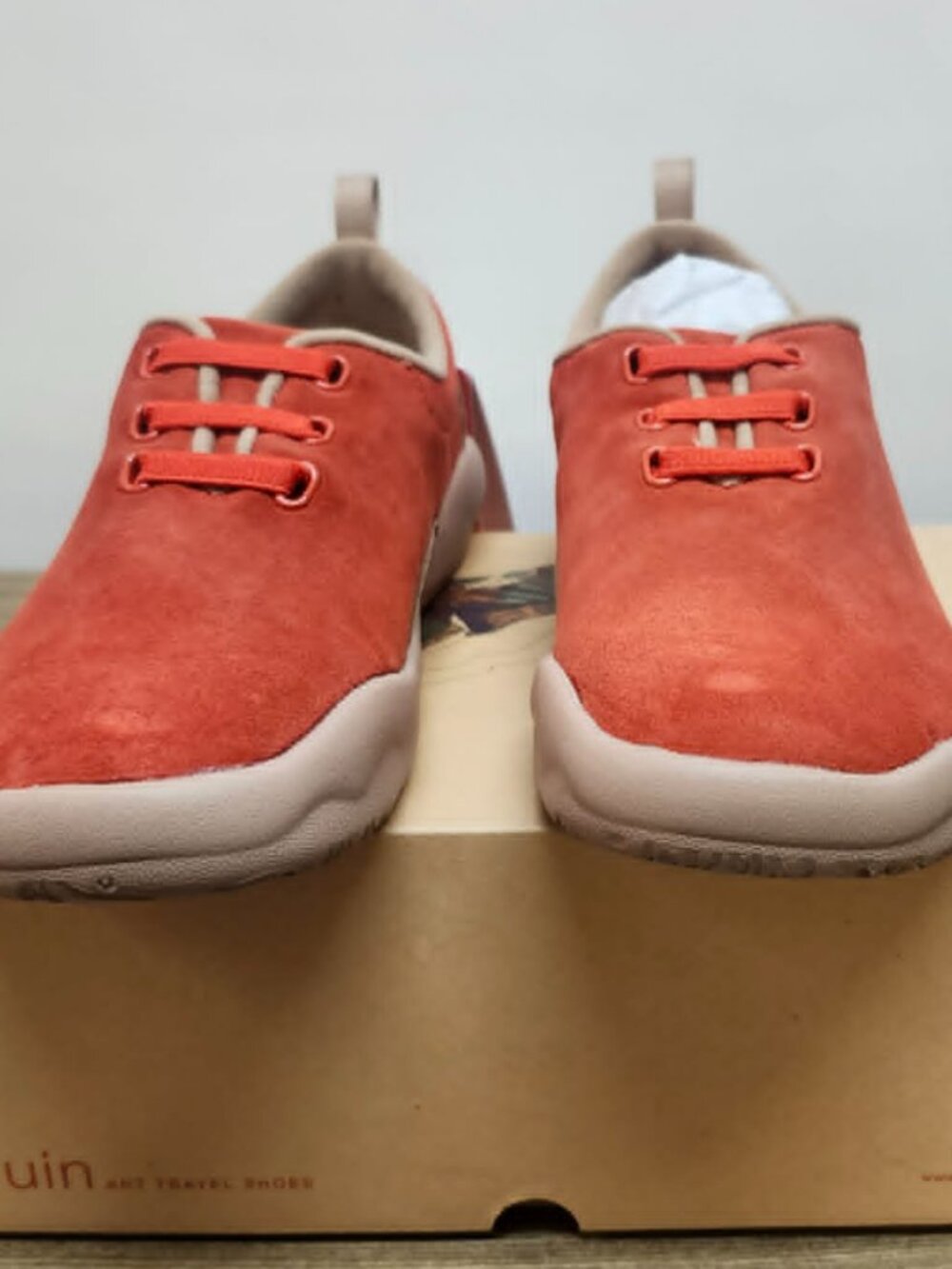 New UIN brand shoes